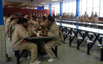 美國監獄裡的伙食都吃什麼？他們經常吃一種叫「雜碎」的東西，非常難吃！