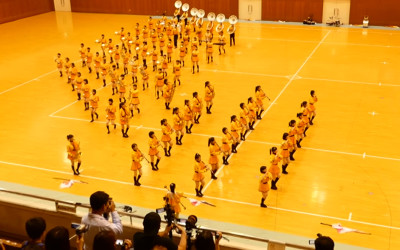 日本高校樂隊上演「魔鬼步伐」隊形變換超強大  ：看得我眼都花了