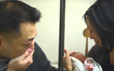 不孕夫婦到醫院迎接「領養的寶寶」  見面後激動哭整夜  網友都被感動了